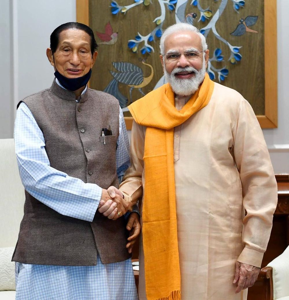 Prime Minister Narendra Modi with former CM of Nagaland SC Jamir during their meeting on November 6, 2021. (File Photo:@narendramodi/X)